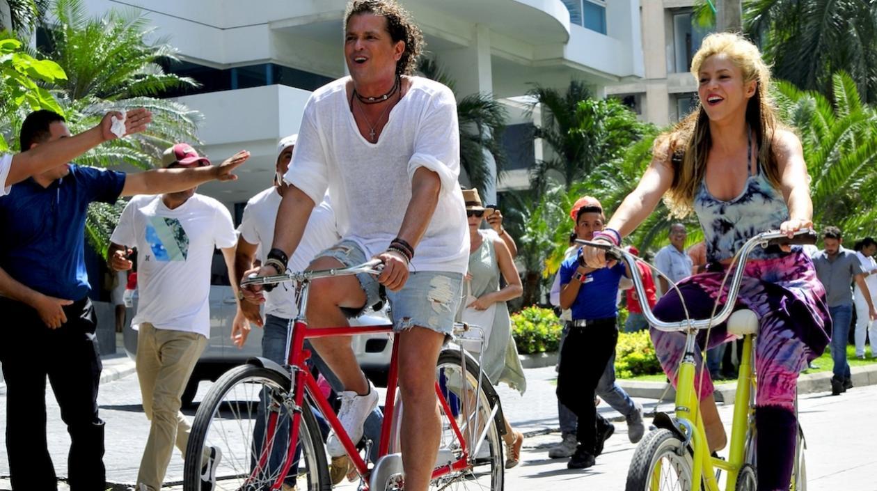 Los cantantes Carlos Vives y Shakira.