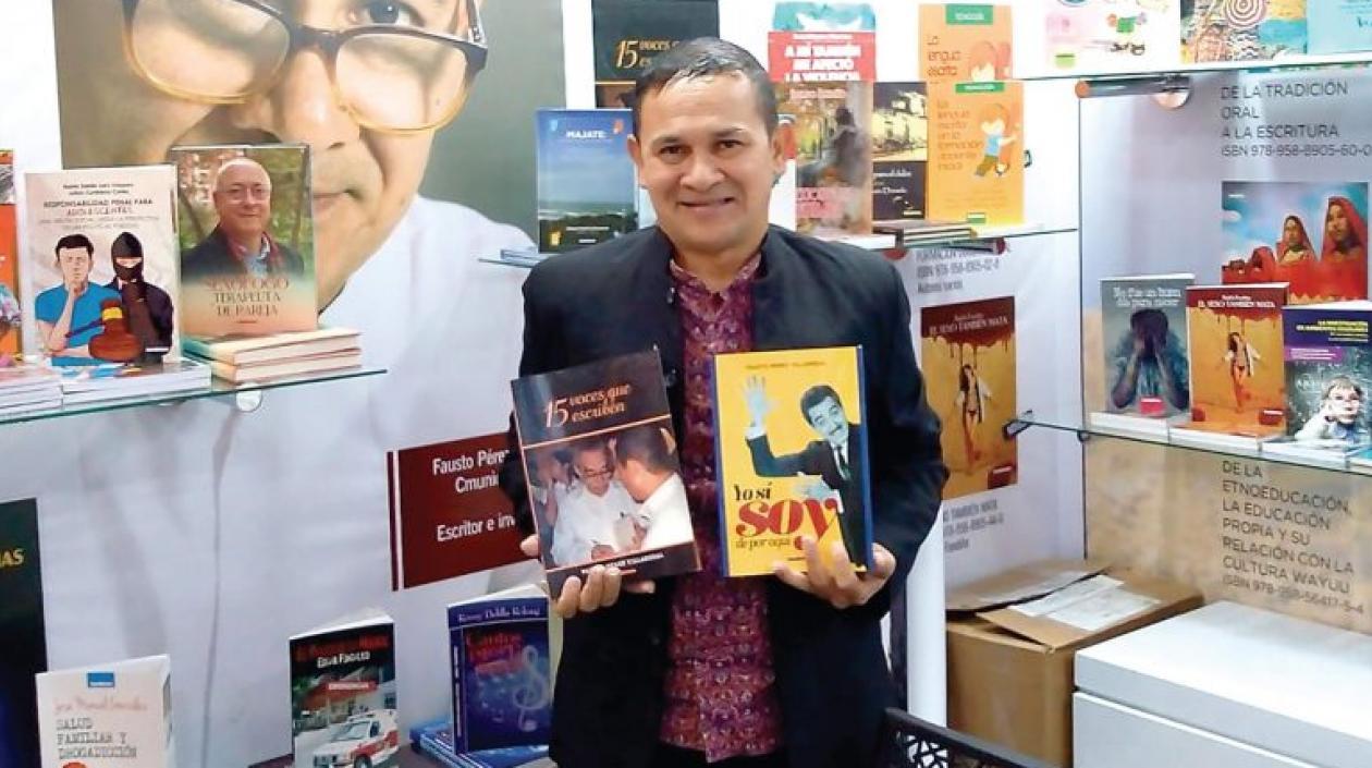 El escritor Fausto Pérez Villarreal.