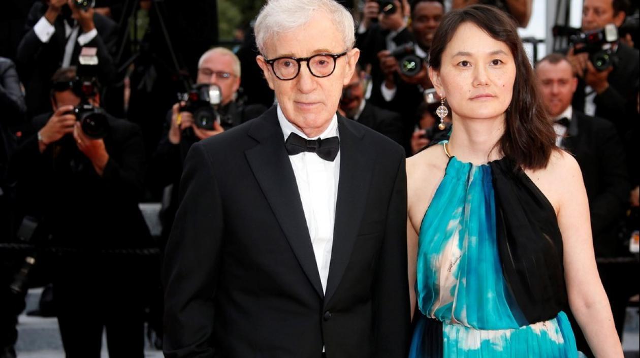 El cineasta Woody Allen y su esposa Soon-Yi Previn.