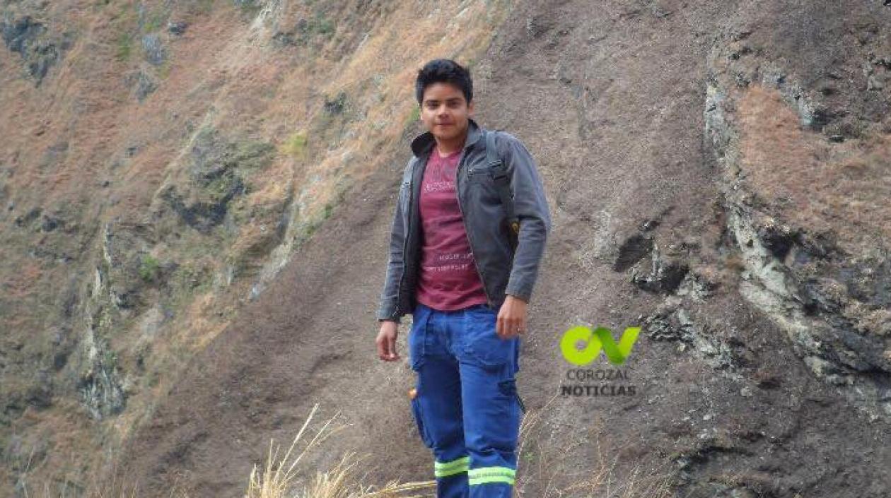  Camilo Andrés Tirado Farak, geólogo oriundo de Corozal.