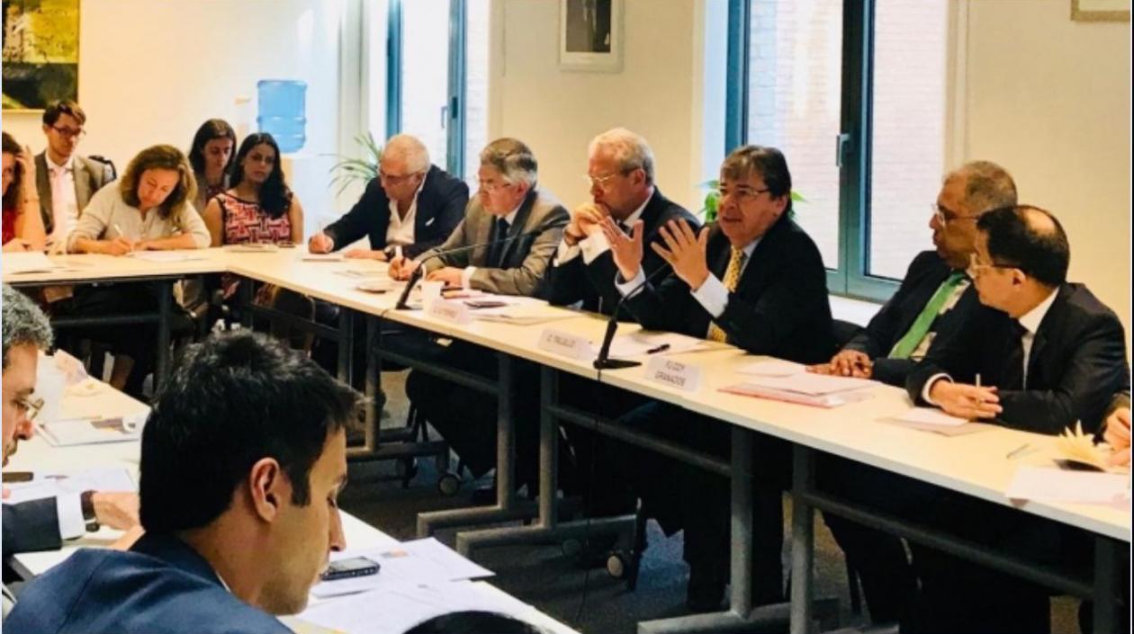  Canciller Holmes Trujillo participó como panelista en la charla ‘Desafíos y respuestas de la crisis migratoria en América Latina’.