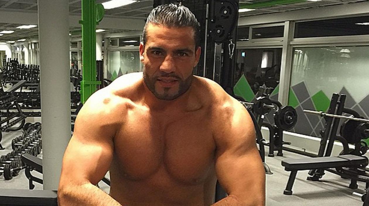 Manuel Charr, campeón mundial de peso pesado de la Asociación Mundial de Boxeo (AMB).