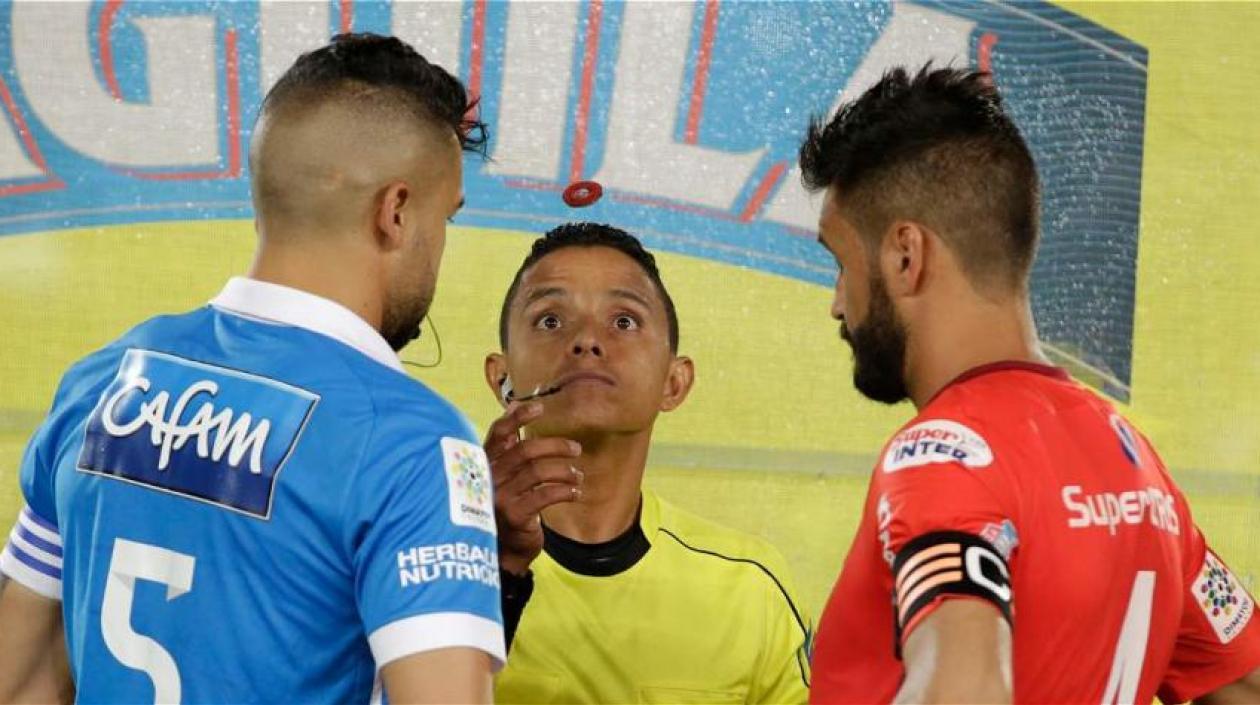 Bismark Santiago, arbitro FIFA. 