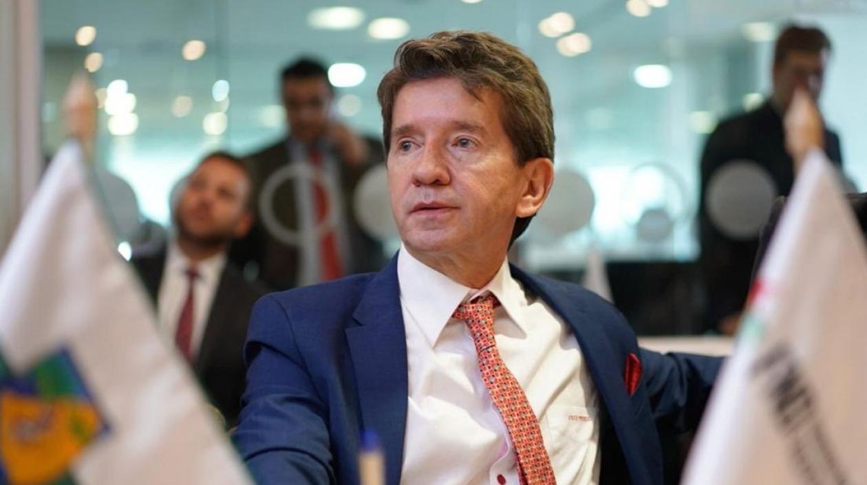 El gobernador de Antioquia, Luis Pérez. 