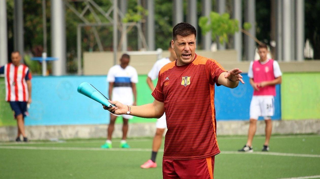 Juan Cruz Real, ex técnico de Alianza Petrolera. 