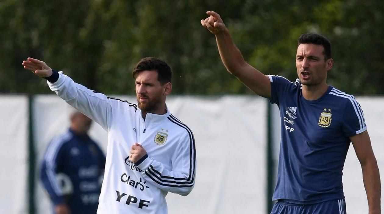 Lionel Messi y el técnico encargado de la Selección Argentina, Lionel Scaloni. 
