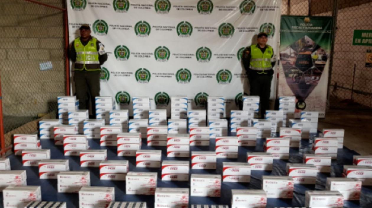 En total fueron 2.500 cajetillas de cigarrillo las incautadas.