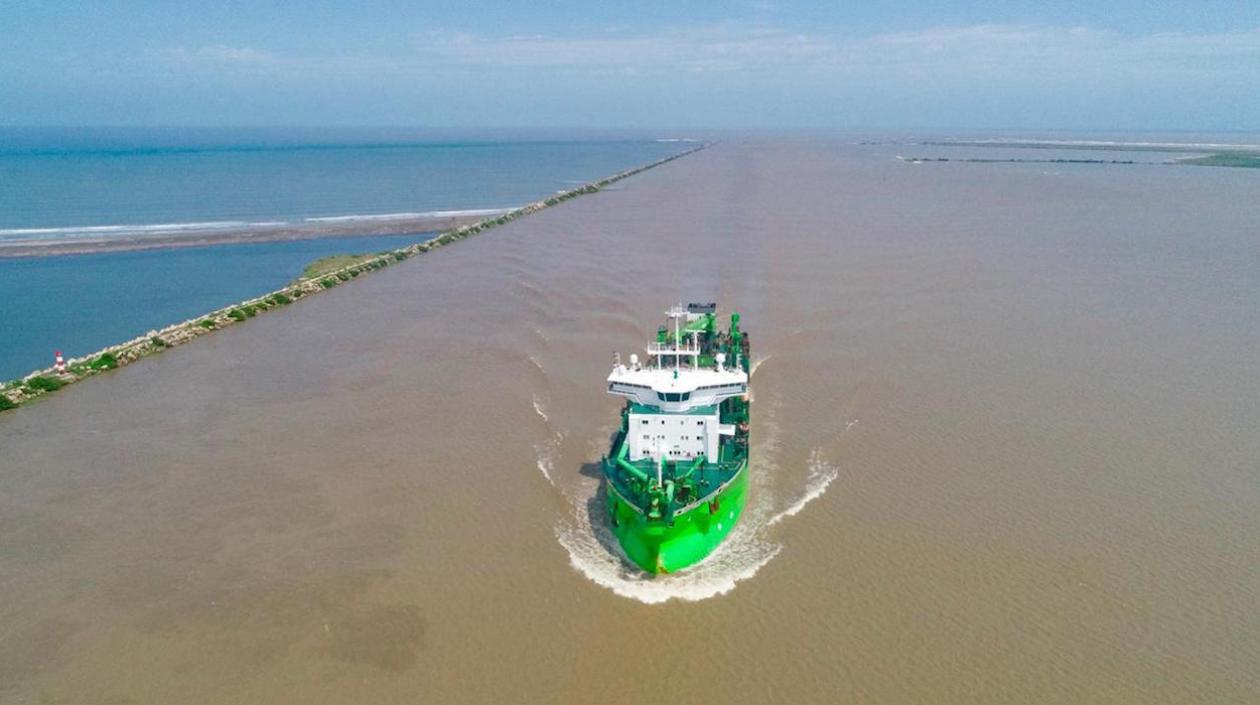 La draga Ulienspiegel, de nuevo en el puerto de Barranquilla.