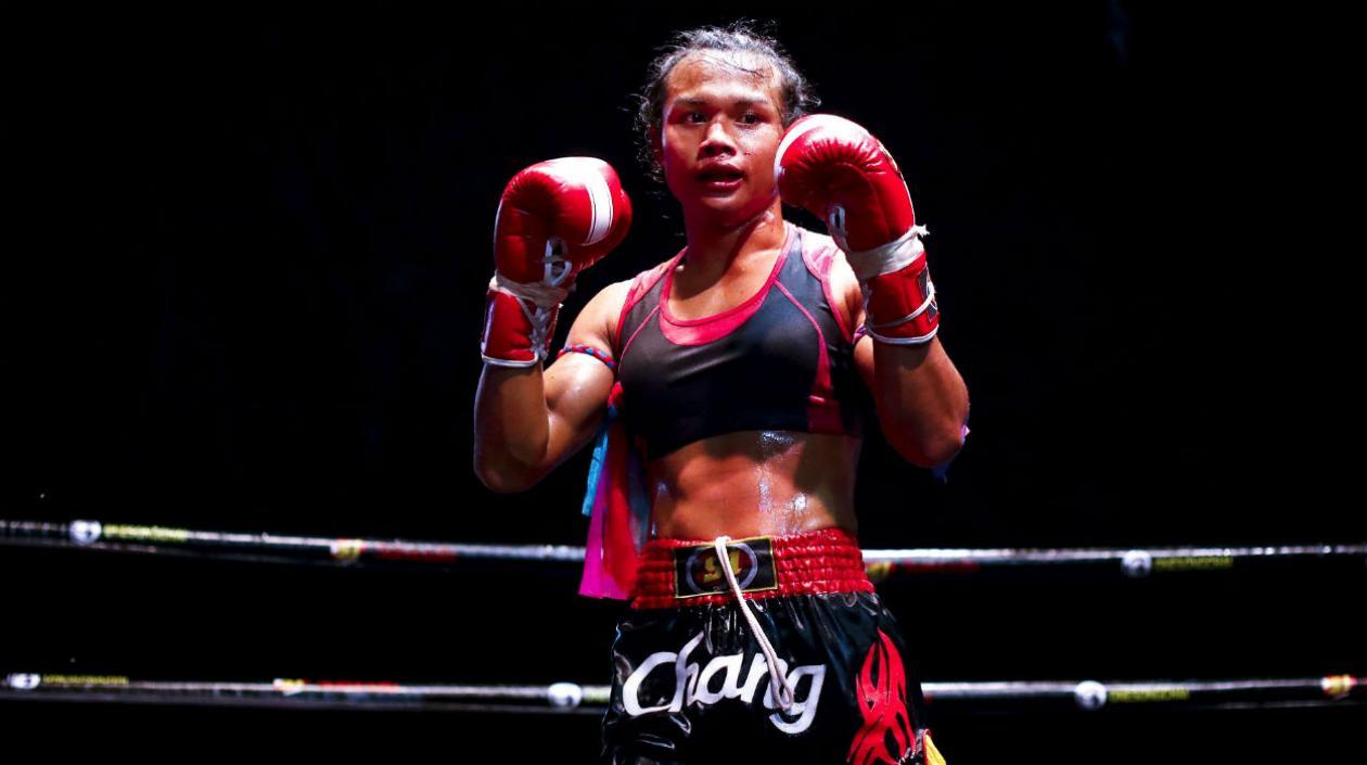 Nong Rose, peladora de Muay Thai. 