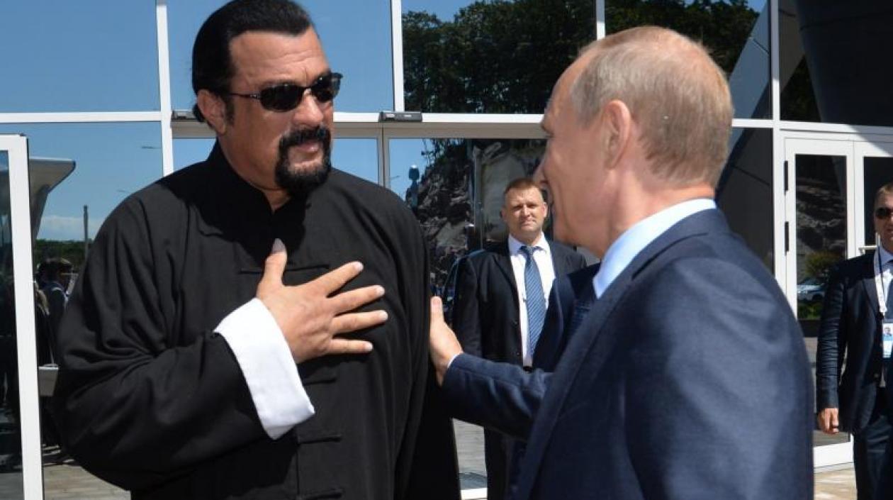 El actor Steven Seagal y el Presidente Putin.