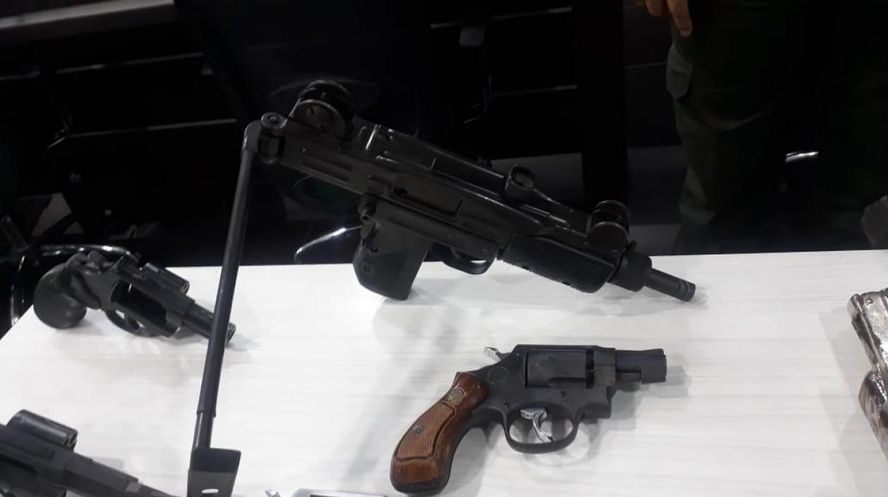 Subametralladora tipo uzi incautada. 