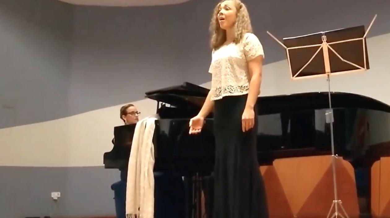 La soprano Laura Saldarriaga y la pianista Yamira Rodríguez.