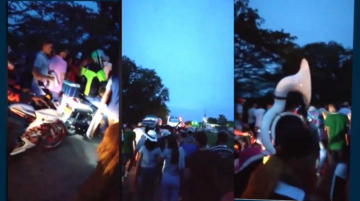 Salida del público de las corralejas esta noche.