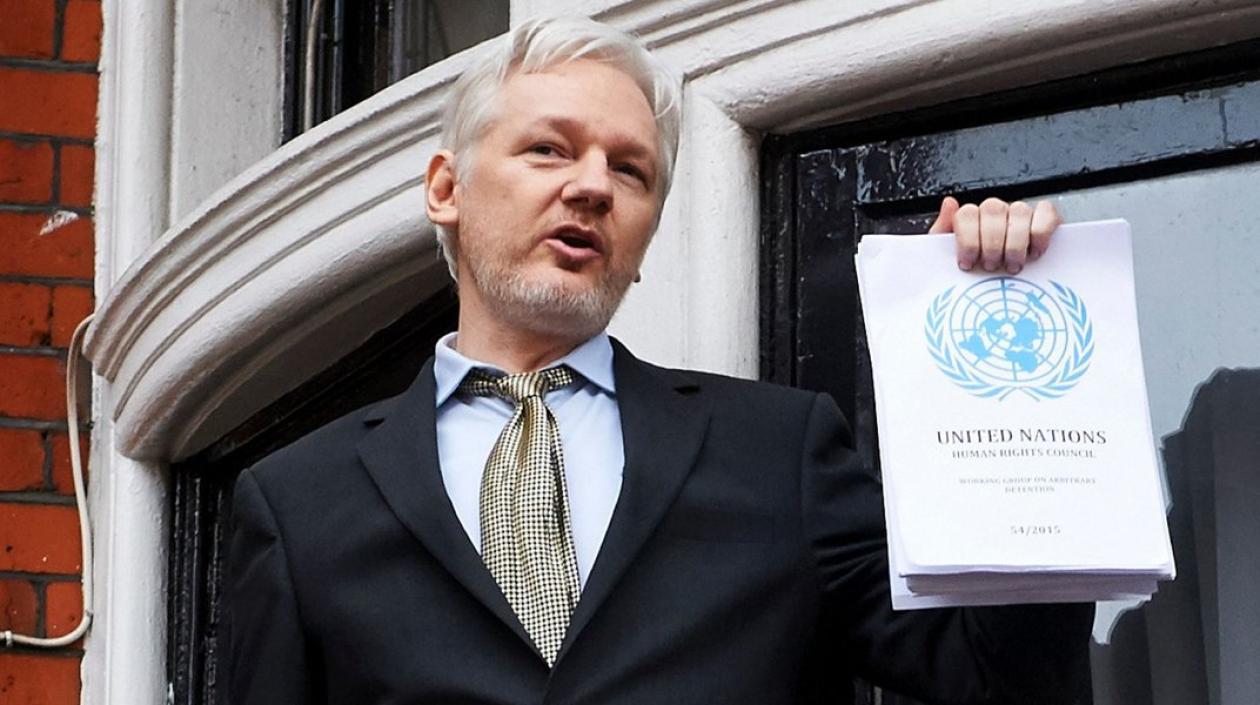 Julián Assange deja la dirección de Wikileaks.