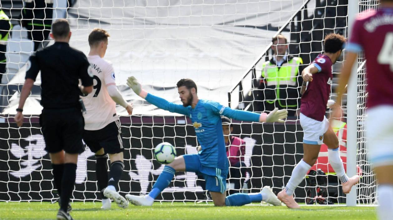 Acción de gol de Felipe Anderson de taquito ante De Gea. 