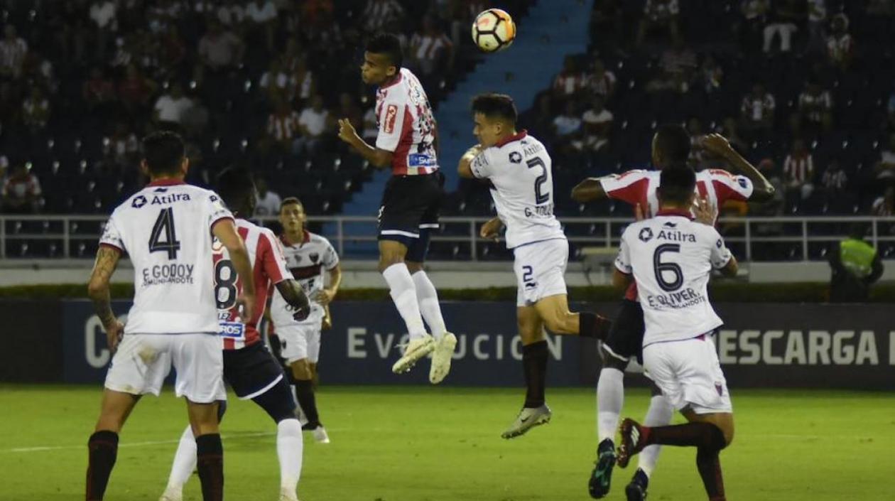 Luis Díaz viajó, pero sería alternativa. 