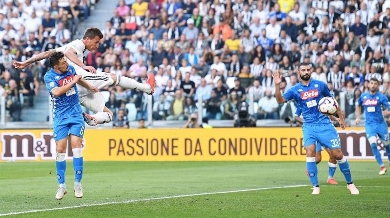 Mario Mandzukic anotando uno de sus goles. 