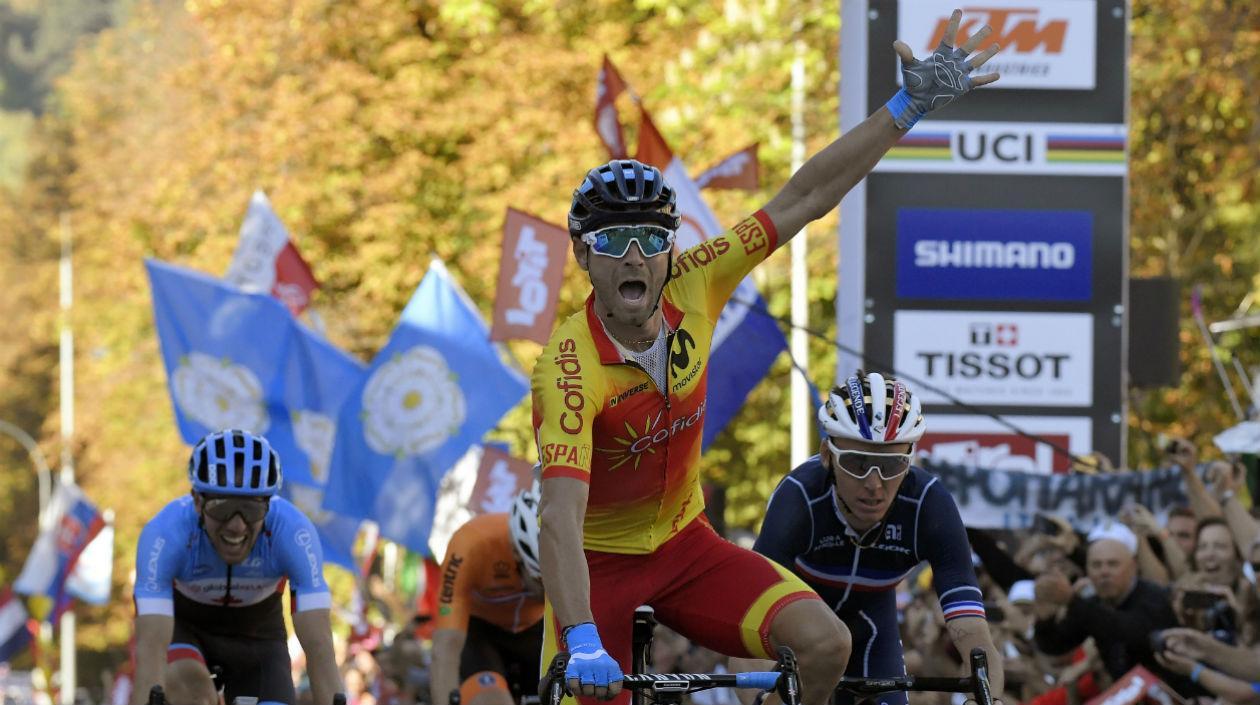 Alejandro Valverde se impone en la meta. 