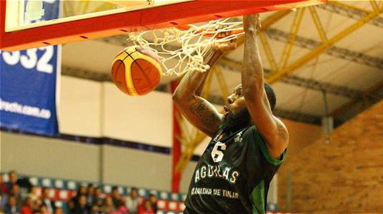 Michael Sneed, refuerzo principal de los Titanes. 