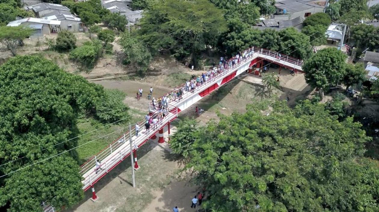 El puente peatonal en San José de Saco.