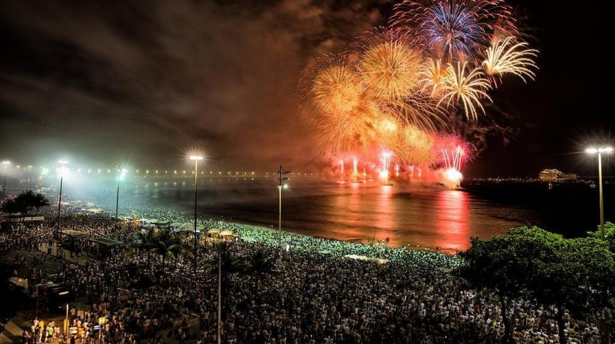 Panorámica de la fiesta El Reveillon en Río de Janeiro.