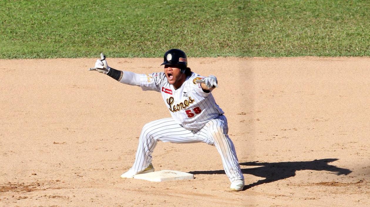 Harold Ramírez celebra un doble. 