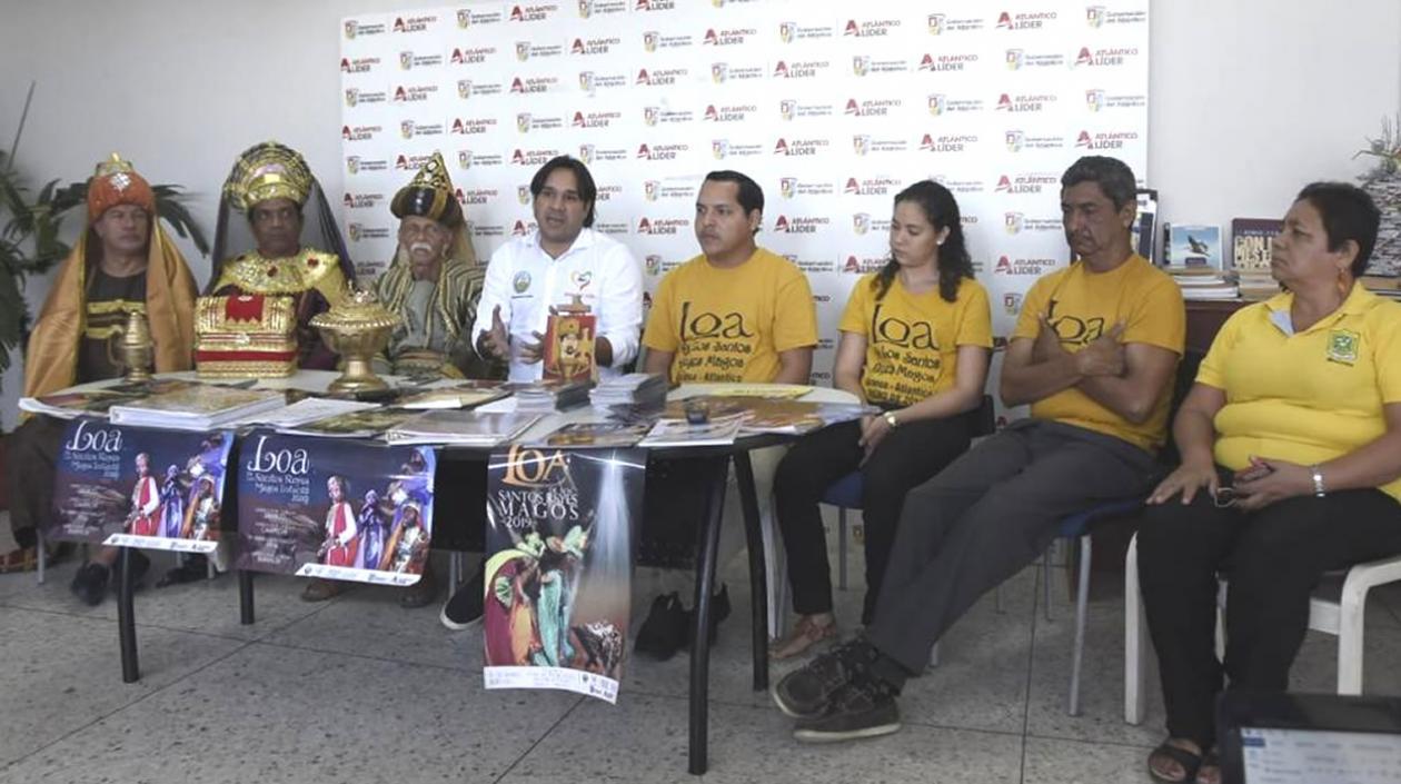 Los "Reyes Magos", el Alcalde de Baranoa, Lázaro Escalante y los organizadores de la Loa.