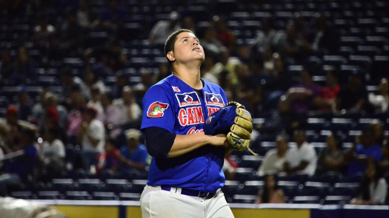 El lanzador Yorfrank López celebra su  buena actuación. 