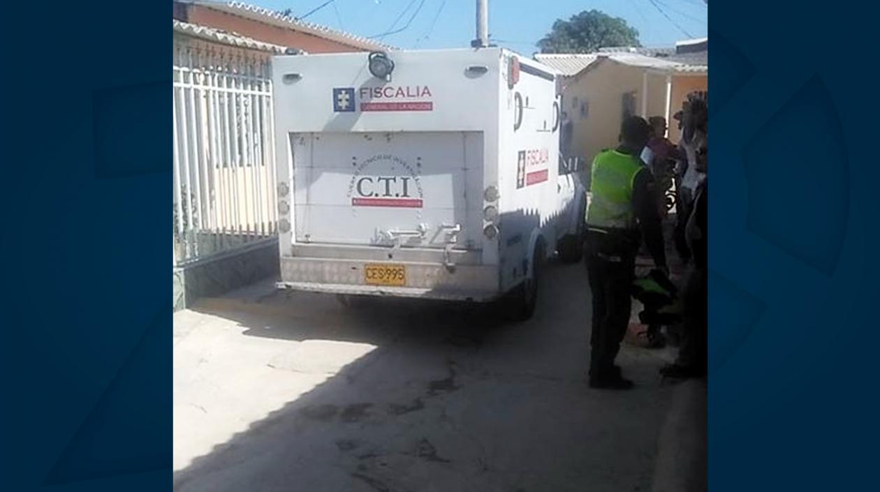 El CTI de la Fiscalía y la Policía en el lugar de los hechos.