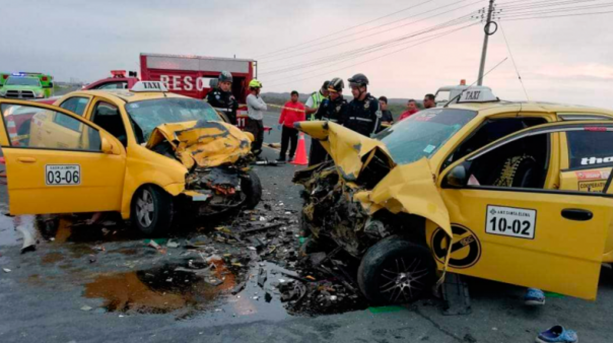 Choque de dos taxis que dejó cinco muertos.