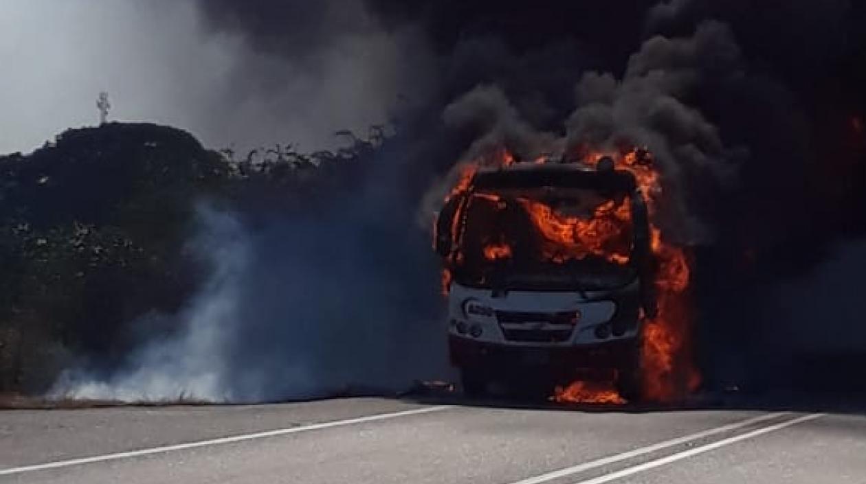 El vehículo quedó destruido.