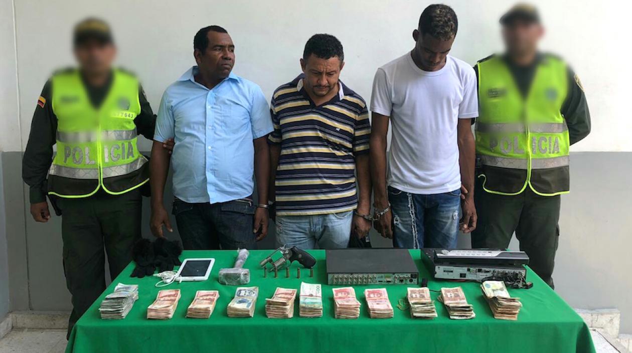 Los tres capturados.