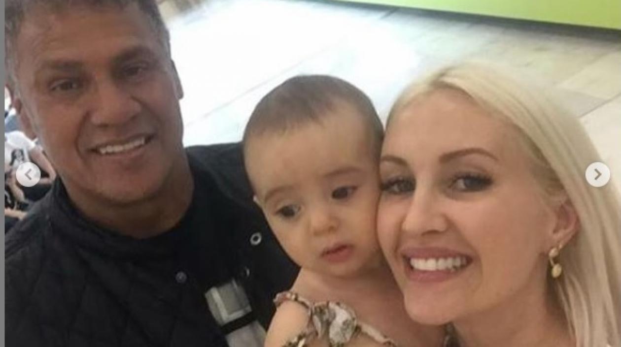 Radamel García King, su nieta Anette y Lorelei Tarón.