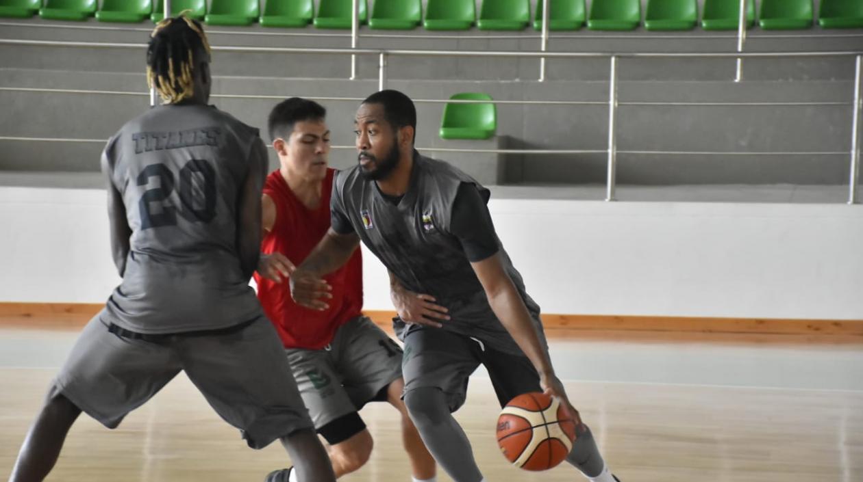 Hanner Mosquera, Simón Granados y Austin Freeman Jr., nuevos refuerzos de Titanes. 