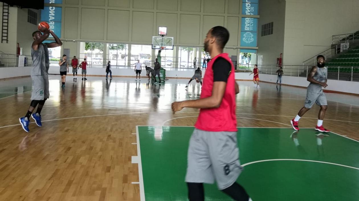 Austin Freeman Jr. durante un entrenamiento.