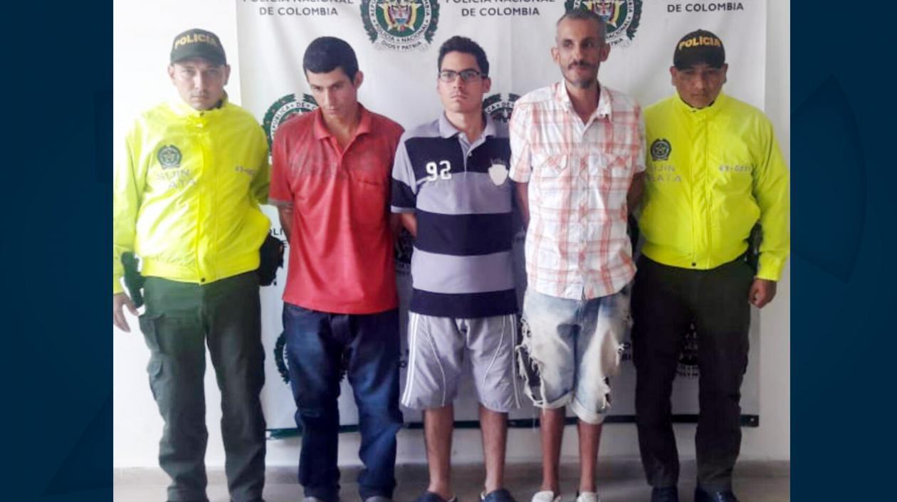 Los tres hermanos capturados por la muerte del anciano.