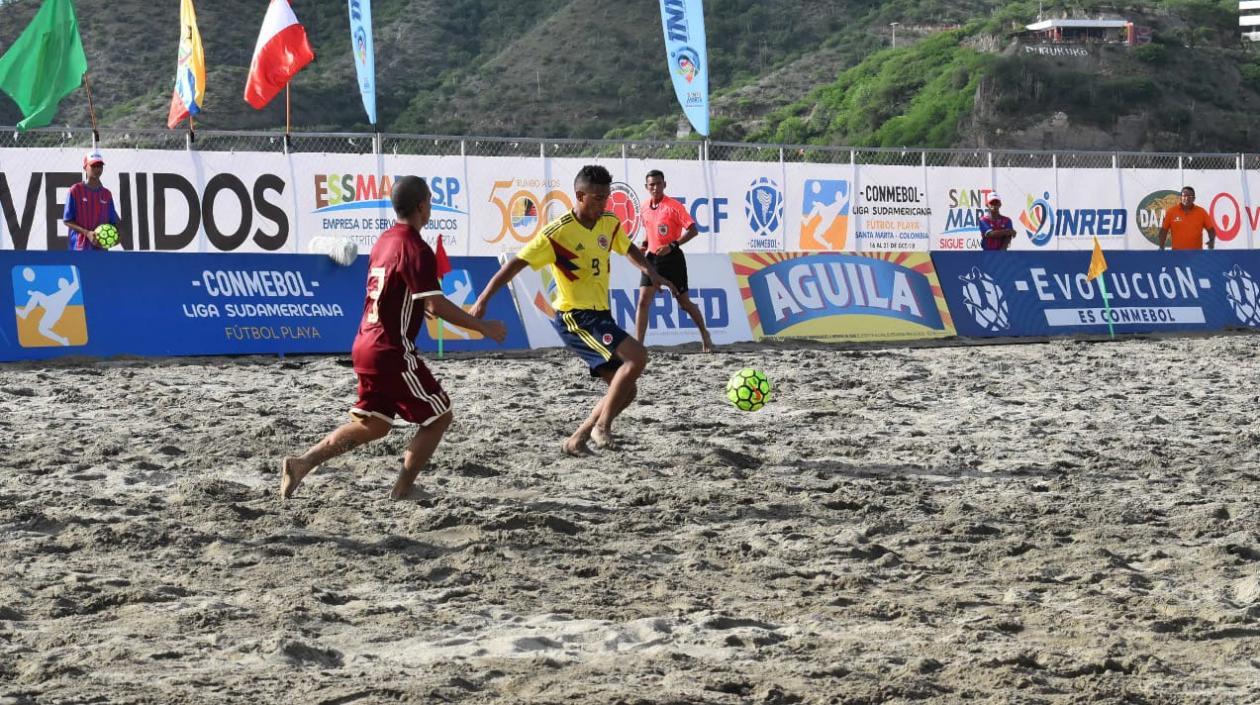 El fútbol playa se tomará el Malecón del Río Magdalena. 