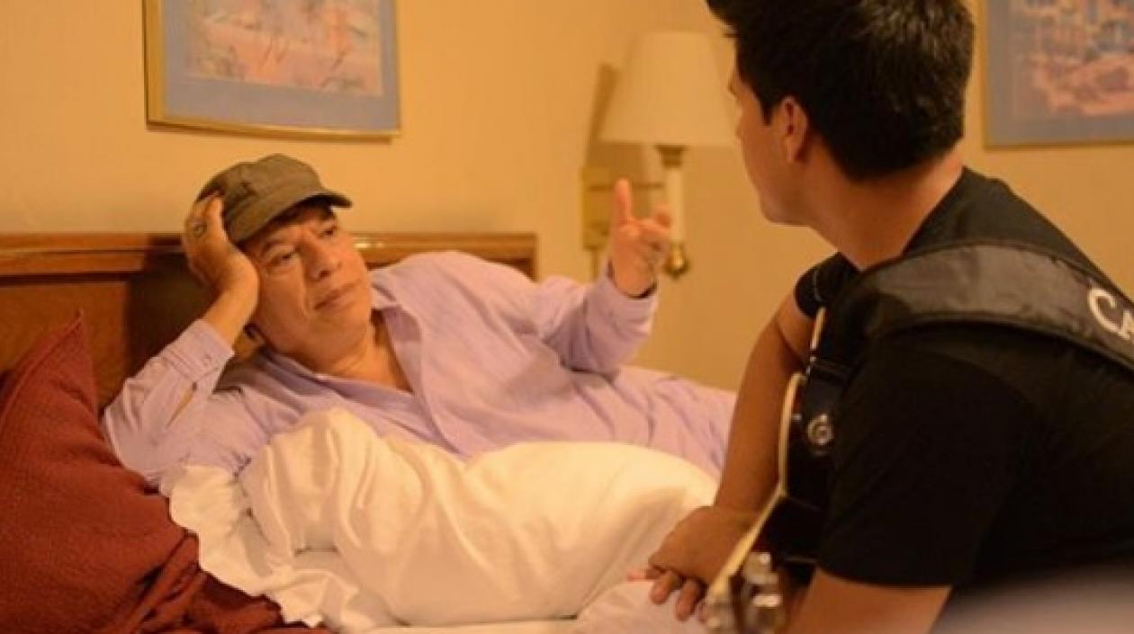 El cantante Juan Gabriel junto a su hijo Luis Aguilar.