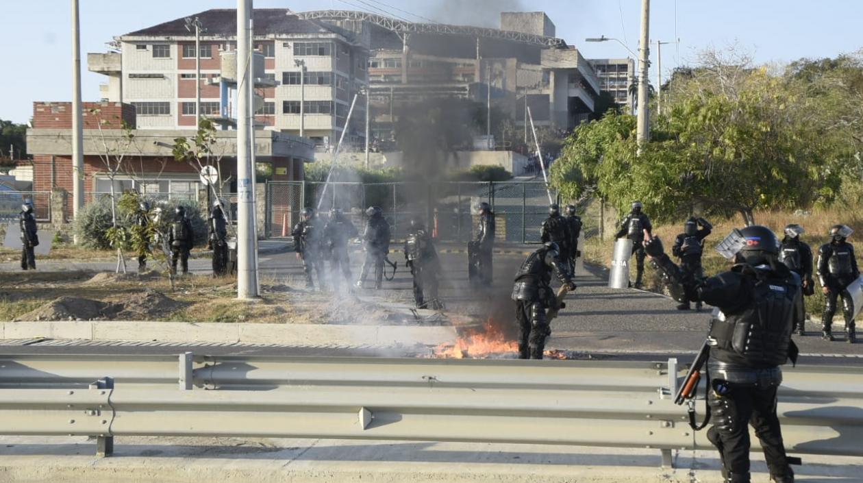 Levantamiento del cese de actividades se mantuvo la protesta hasta que finalmente llegó personal del Esmad