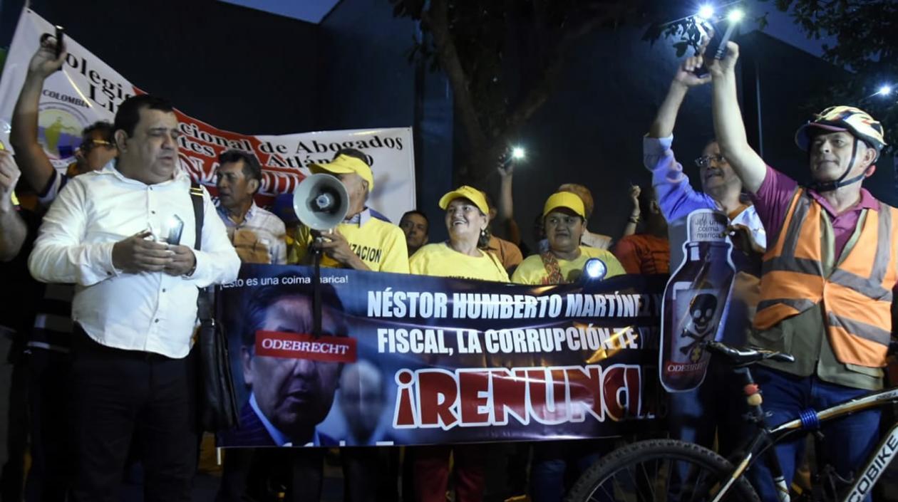 Exigen la renuncia del Fiscal, Néstor Humberto Martínez Neira