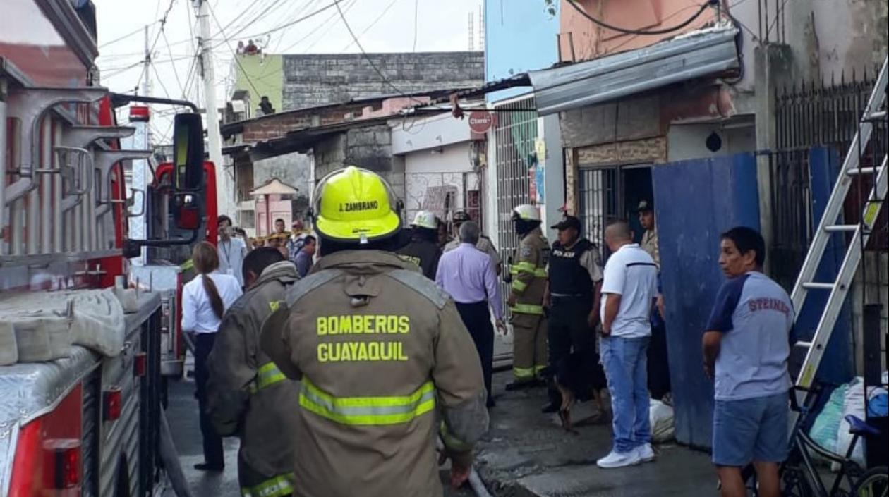 En las acciones participaron 60 bomberos.