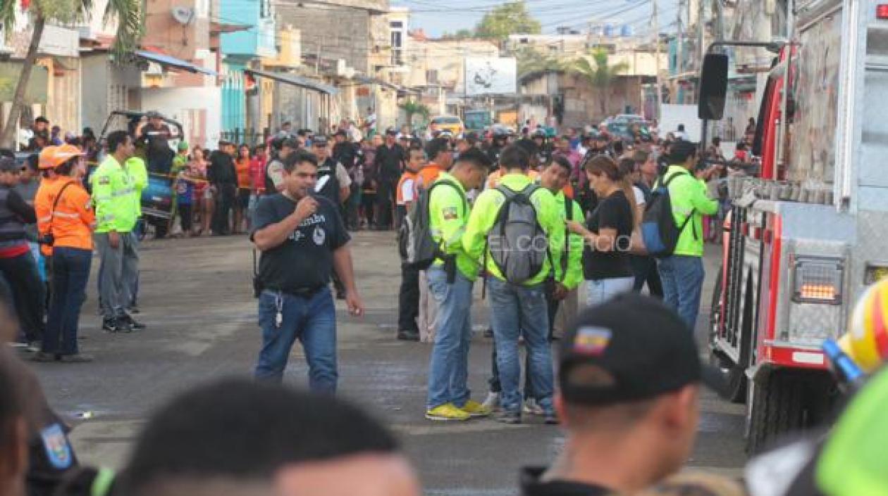 Autoridades en atención de emergencia por incendio en centro de rehabilitación.