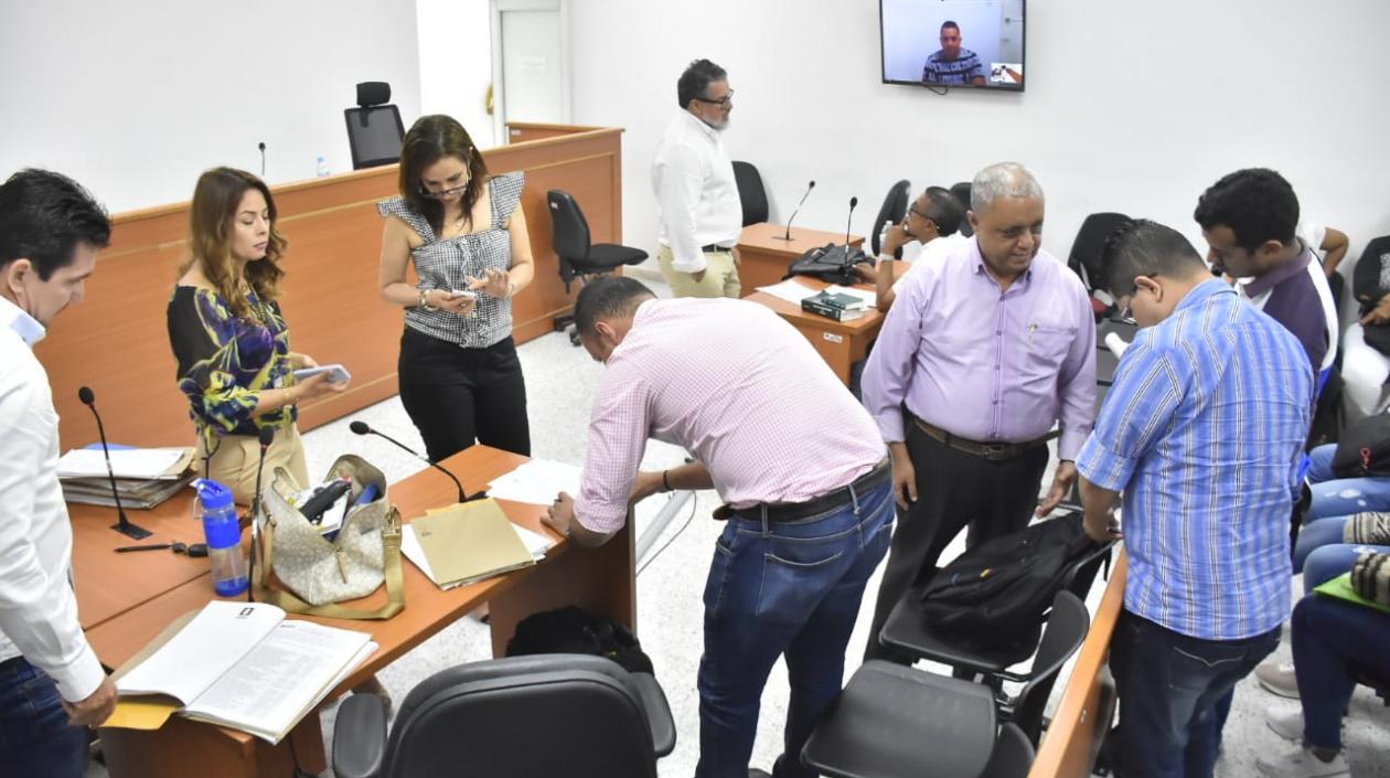 Momento en el que se firma el acta de aplazamiento.