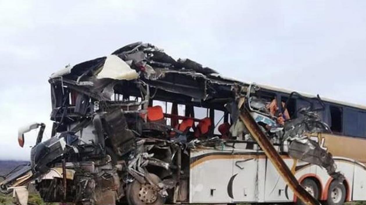 Los buses chocaron de frente.