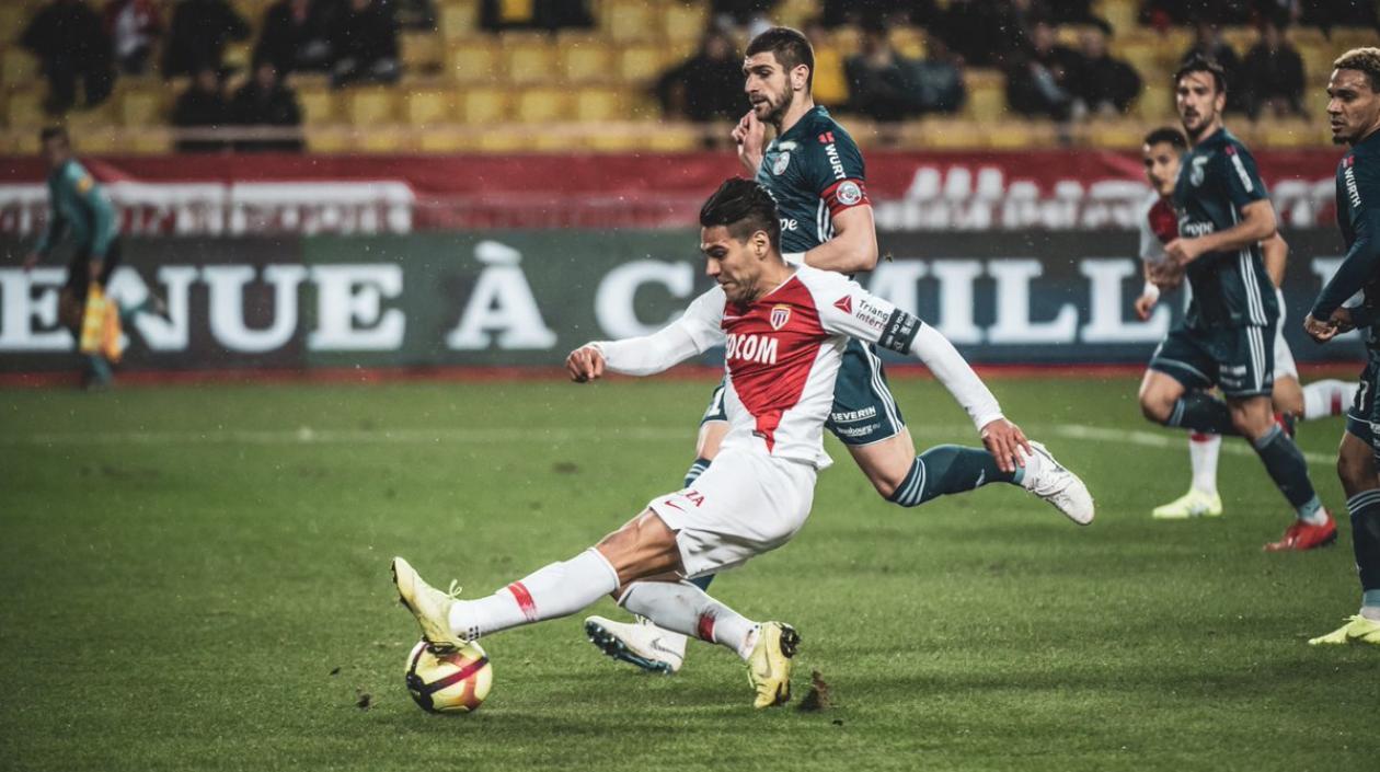 Falcao anota el gol del AS Mónaco. 