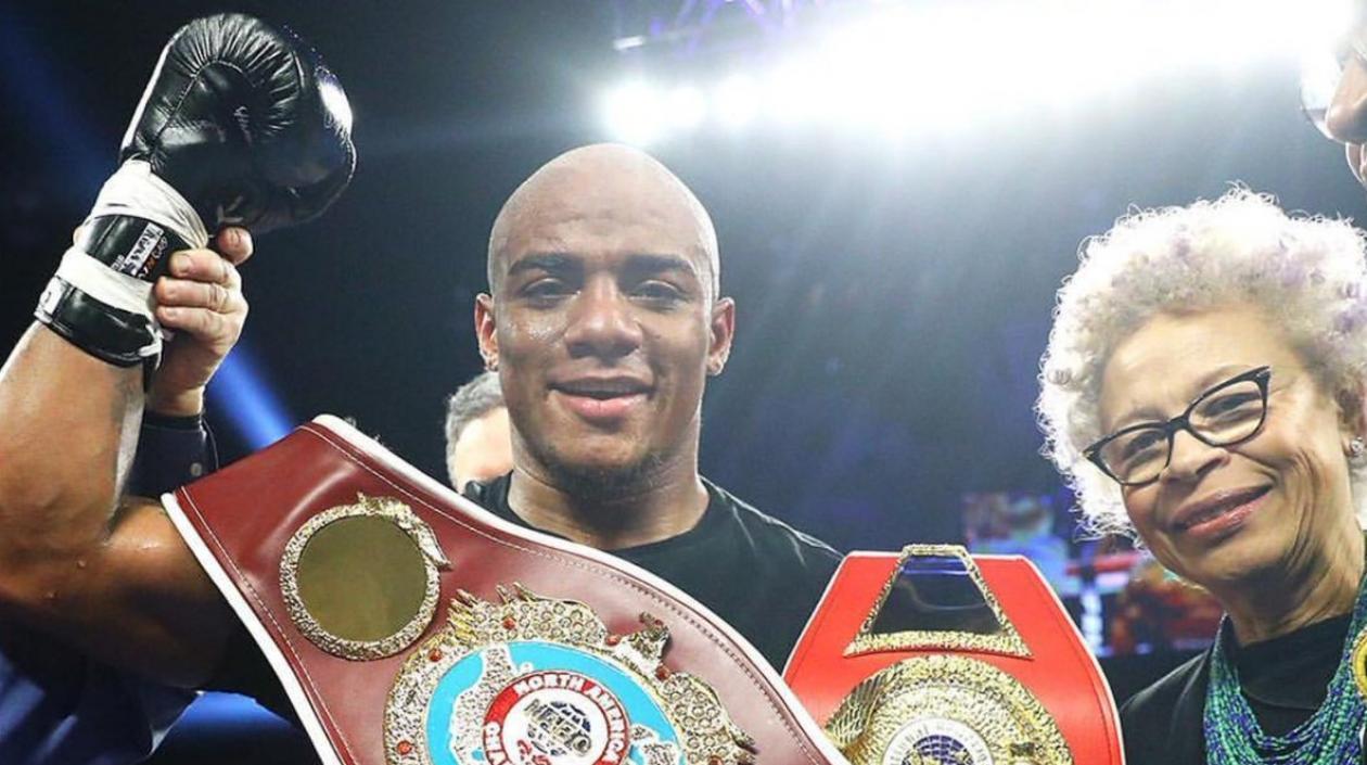 Óscar Rivas, boxeador colombiano de los pesos pesados. 