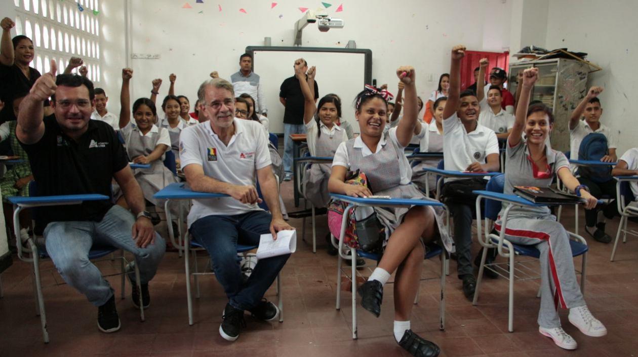 El secretario de Educación, Dagoberto Barraza, y el Gobernador Eduardo Verano, en la foto en una institución educativa del Departamento.