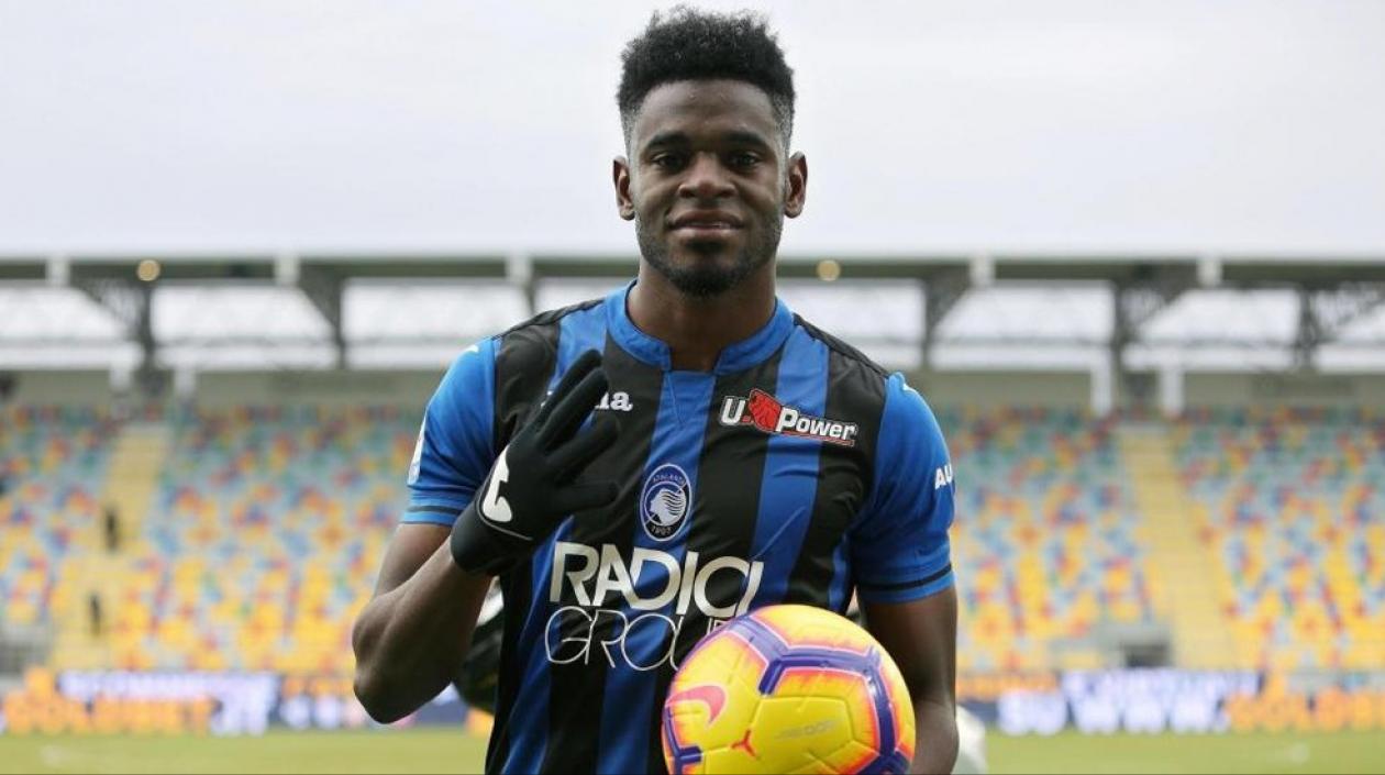 Duván Zapata se llevó el balón al completar los cuatro goles. 