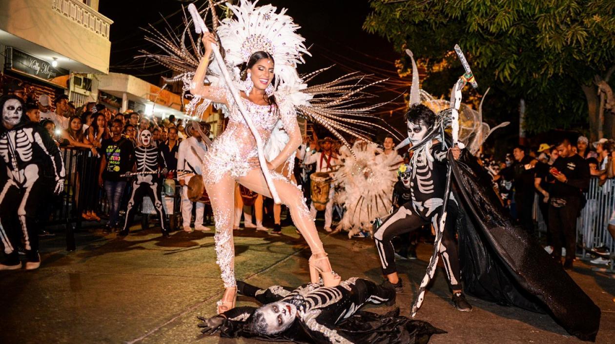 La Reina del Carnaval de Soledad, Paula Luna, en el desfile del Ceremonial de la Muerte.