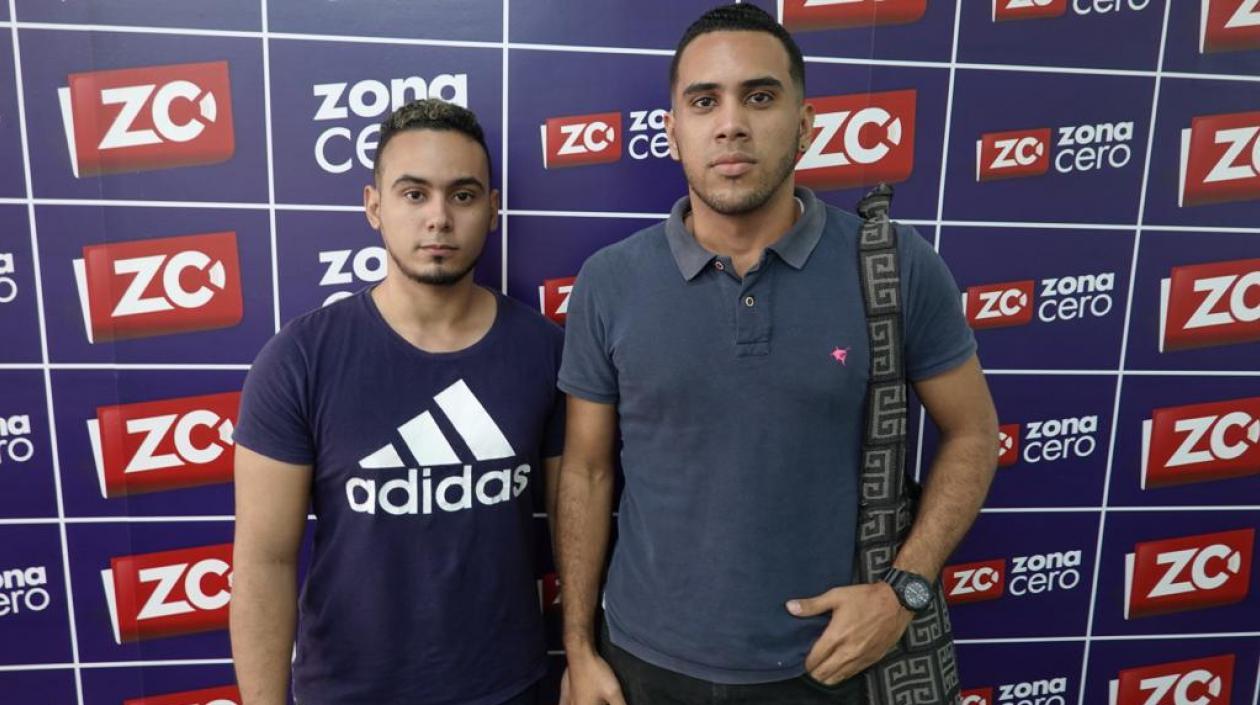 Los estudiantes Jean Carlos Comas y Jean Carlos Hernández.